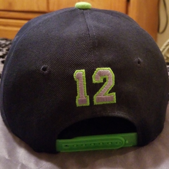 Seahawks 12 cap  - Picture 4 of 5